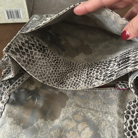 Elliott Lucca leather snake skin pattern crossbody bag - Picture 7 of 9